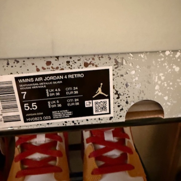 Women's Air Jordan 4 retro mint green size 7 - Picture 4 of 4